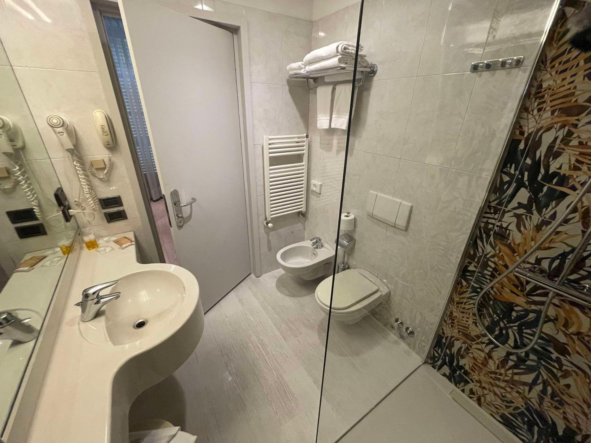 Hotel Sure By Western Centre 4*